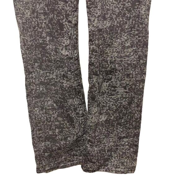 Levi's Dark Camo Perfectly Slimming 512 Straight Leg - Picture 8 of 10